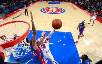 DETROIT, MI - JANUARY 11: Zach LaVine #8 of the Chicago Bulls drives to the basket during a game against the Detroit Pistons on January 11, 2019 at Little Caesars Arena in Detroit, Michigan. NOTE TO USER: User expressly acknowledges and agrees that, by downloading and/or using this photograph, User is consenting to the terms and conditions of the Getty Images License Agreement. Mandatory Copyright Notice: Copyright 2019 NBAE (Photo by Brian Sevald/NBAE via Getty Images)