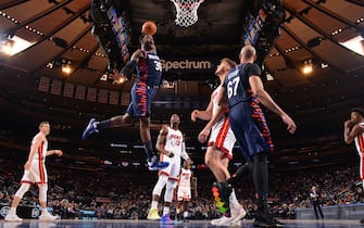 NEW YORK, NY - JANUARY 12: Julius Randle #30 of the New York Knicks drives to the basket against the Miami Heat on January 12, 2020 at Madison Square Garden in New York City, New York.  NOTE TO USER: User expressly acknowledges and agrees that, by downloading and or using this photograph, User is consenting to the terms and conditions of the Getty Images License Agreement. Mandatory Copyright Notice: Copyright 2020 NBAE  (Photo by Jesse D. Garrabrant/NBAE via Getty Images)