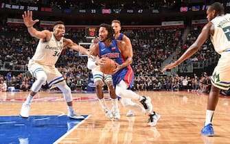 DETROIT, MI - DECEMBER 4: Derrick Rose #25 of the Detroit Pistons handles the ball against the Milwaukee Bucks on December 4, 2019 at Little Caesars Arena in Detroit, Michigan. NOTE TO USER: User expressly acknowledges and agrees that, by downloading and/or using this photograph, User is consenting to the terms and conditions of the Getty Images License Agreement. Mandatory Copyright Notice: Copyright 2019 NBAE (Photo by Chris Schwegler/NBAE via Getty Images)
