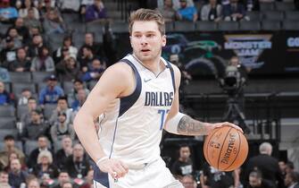 SACRAMENTO, CA - JANUARY 15: Luka Doncic #77 of the Dallas Mavericks handles the ball against the Sacramento Kings on January 15, 2020 at Golden 1 Center in Sacramento, California. NOTE TO USER: User expressly acknowledges and agrees that, by downloading and or using this Photograph, user is consenting to the terms and conditions of the Getty Images License Agreement. Mandatory Copyright Notice: Copyright 2020 NBAE (Photo by Rocky Widner/NBAE via Getty Images)
