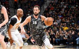 SAN ANTONIO, TX - JANUARY 17: Marco Belinelli #18 of the San Antonio Spurs handles the ball against the Atlanta Hawks on January 17, 2020 at the AT&T Center in San Antonio, Texas. NOTE TO USER: User expressly acknowledges and agrees that, by downloading and or using this photograph, user is consenting to the terms and conditions of the Getty Images License Agreement. Mandatory Copyright Notice: Copyright 2020 NBAE (Photos by Logan Riely/NBAE via Getty Images)