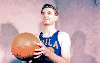 PHILADELPHIA, PA - 1947: Joe Fulks #10 of the Philadelphia Warriors poses for a portrait circa 1947 at the Philadelphia Civic Center in Philadelphia, Pennsylvania. NOTE TO USER: User expressly acknowledges and agrees that, by downloading and or using this photograph, User is consenting to the terms and conditions of the Getty Images License Agreement. Mandatory Copyright Notice: Copyright 1947 NBAE (Photo by Charles T. Higgins/NBAE via Getty Images)
