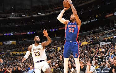 LOS ANGELES, CA - JANUARY 5: Derrick Rose #25 of the Detroit Pistons shoots the ball against the Los Angeles Lakers on January 5, 2020 at STAPLES Center in Los Angeles, California. NOTE TO USER: User expressly acknowledges and agrees that, by downloading and/or using this Photograph, user is consenting to the terms and conditions of the Getty Images License Agreement. Mandatory Copyright Notice: Copyright 2020 NBAE (Photo by Andrew D. Bernstein/NBAE via Getty Images)