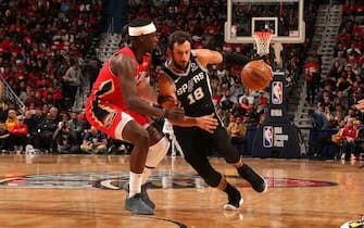NEW ORLEANS, LA - JANUARY 22: Marco Belinelli #18 of the San Antonio Spurs drives to the basket against the New Orleans Pelicans on January 22, 2020 at the Smoothie King Center in New Orleans, Louisiana. NOTE TO USER: User expressly acknowledges and agrees that, by downloading and or using this Photograph, user is consenting to the terms and conditions of the Getty Images License Agreement. Mandatory Copyright Notice: Copyright 2020 NBAE (Photo by Layne Murdoch Jr./NBAE via Getty Images)