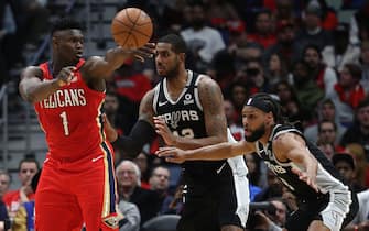NEW ORLEANS, LOUISIANA - JANUARY 22: Zion Williamson #1 of the New Orleans Pelicans passes the ball around LaMarcus Aldridge #12 of the San Antonio Spurs at Smoothie King Center on January 22, 2020 in New Orleans, Louisiana. NOTE TO USER: User expressly acknowledges and agrees that, by downloading and/or using this photograph, user is consenting to the terms and conditions of the Getty Images License Agreement.   (Photo by Chris Graythen/Getty Images)