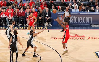 1195366138 NEW ORLEANS, LA - JANUARY 22: Zion Williamson #1 of the New Orleans Pelicans shoots a 3-point shot against the San Antonio Spurs on January 22, 2020 at Smoothie King Center in New Orleans, Louisiana. NOTE TO USER: User expressly acknowledges and agrees that, by downloading and or using this photograph, User is consenting to the terms and conditions of the Getty Images License Agreement. Mandatory Copyright Notice: Copyright 2020 NBAE (Photo by Jeff Haynes/NBAE via Getty Images)