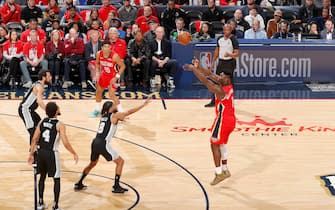 NEW ORLEANS, LA - JANUARY 22: Zion Williamson #1 of the New Orleans Pelicans shoots a 3-point shot against the San Antonio Spurs on January 22, 2020 at Smoothie King Center in New Orleans, Louisiana. NOTE TO USER: User expressly acknowledges and agrees that, by downloading and or using this photograph, User is consenting to the terms and conditions of the Getty Images License Agreement. Mandatory Copyright Notice: Copyright 2020 NBAE (Photo by Jeff Haynes/NBAE via Getty Images)
