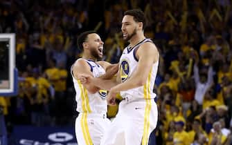 OAKLAND, CALIFORNIA - MAY 08:   Stephen Curry #30 of the Golden State Warriors celebrates with Klay Thompson #11 after Thompson made the clinching basket with four second left of their game against the Houston Rockets in Game Five of the Western Conference Semifinals of the 2019 NBA Playoffs at ORACLE Arena on May 08, 2019 in Oakland, California.  NOTE TO USER: User expressly acknowledges and agrees that, by downloading and or using this photograph, User is consenting to the terms and conditions of the Getty Images License Agreement.  (Photo by Ezra Shaw/Getty Images)