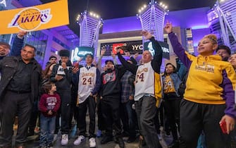 LOS ANGELES, CA - JANUARY 26: People cheer for former NBA star Kobe Bryant, who was killed in a helicopter crash in Calabasas, California, as they mourn near Staples Center on January 26, 2020 in Los Angeles, California. Nine people have been confirmed dead in the crash, among them Bryant and his 13-year-old daughter Gianna. (Photo by David McNew/Getty Images)