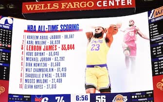 PHILADELPHIA, PA - JANUARY 25: LeBron James #23 of the Los Angeles Lakers passes Kobe Bryant for third on NBA's all-time scoring list during a game against the Philadelphia 76ers on January 25, 2020 at the Wells Fargo Center in Philadelphia, Pennsylvania NOTE TO USER: User expressly acknowledges and agrees that, by downloading and/or using this Photograph, user is consenting to the terms and conditions of the Getty Images License Agreement. Mandatory Copyright Notice: Copyright 2020 NBAE (Photo by David Dow/NBAE via Getty Images)