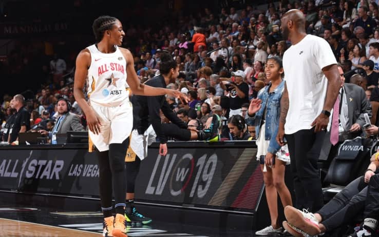 Kobe Bryant con la figlia all'All Star Game WNBA