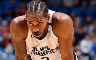 ORLANDO, FL - JANUARY 26: Kawhi Leonard #2 of the LA Clippers looks on against the Orlando Magic on January 26, 2020 at Amway Center in Orlando, Florida. NOTE TO USER: User expressly acknowledges and agrees that, by downloading and or using this photograph, User is consenting to the terms and conditions of the Getty Images License Agreement. Mandatory Copyright Notice: Copyright 2020 NBAE (Photo by Fernando Medina/NBAE via Getty Images)