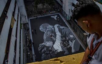 TAGUIG, PHILIPPINES - JANUARY 28: A giant mural of former NBA star Kobe Bryant and his daughter Gianna, painted hours after their death, is seen at a basketball court in a slum area on January 28, 2020 in Taguig, Metro Manila, Philippines. Bryant, who is hugely popular in basketball-obsessed Philippines, perished in a helicopter crash on January 26, 2020 in Calabasas, California. He died together with his 13-year-old daughter Gianna and seven others. (Photo by Ezra Acayan/Getty Images)