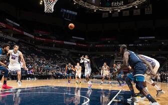 MINNEAPOLIS, MN -  JANUARY 27: De'Aaron Fox #5 of the Sacramento Kings shoots a free-throw, misses, and puts back the shot to send the game in to over-time against the Minnesota Timberwolves on January 27, 2020 at Target Center in Minneapolis, Minnesota. NOTE TO USER: User expressly acknowledges and agrees that, by downloading and or using this Photograph, user is consenting to the terms and conditions of the Getty Images License Agreement. Mandatory Copyright Notice: Copyright 2020 NBAE (Photo by David Sherman/NBAE via Getty Images)