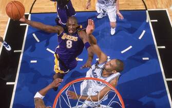 51767496 ORLANDO - NOVEMBER 12: Kobe Bryant #8 of the Los Angeles Lakers moves for a dunk against Grant Hill #33 of the Orlando Magic at TD Waterhouse Centre on November 12, 2004 in Orlando, Florida. The Magic won 122-113. NOTE TO USER: User expressly acknowledges and agrees that, by downloading and/or using this Photograph, user is consenting to the terms and conditions of the Getty Images License Agreement. Mandatory Copyright Notice: Copyright 2004 NBAE (Photo by: Fernando Medina/NBAE via Getty Images)