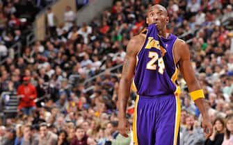 PHILADELPHIA - DECEMBER 3:  Kobe Bryant #24 of the Los Angeles Lakers bites his jersey during the game against the Philadelphia 76ers  on December 3, 2008 at the Wachovia Center in Philadelphia, Pennsylvania.  NOTE TO USER: User expressly acknowledges and agrees that, by downloading and/or using this Photograph, user is consenting to the terms and conditions of the Getty Images License Agreement. Mandatory Copyright Notice: Copyright 2008 NBAE   (Photo by David Dow/NBAE via Getty Images)