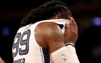 NEW YORK, NEW YORK - JANUARY 29:  Jae Crowder #99 of the Memphis Grizzlies heads to the bench after a fight with Elfrid Payton #6 of the New York Knicks in the final minutes of the game at Madison Square Garden on January 29, 2020 in New York City.The Memphis Grizzlies defeated the New York Knicks 127-106.NOTE TO USER: User expressly acknowledges and agrees that, by downloading and or using this photograph, User is consenting to the terms and conditions of the Getty Images License Agreement. (Photo by Elsa/Getty Images)