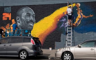 Artist Kiptoe helps paint a mural as a memorial to NBA legend Kobe Bryant, who was killed last weekend in a helicopter accident, in West Hollywood, California on January 30, 2020. (Photo by Mark RALSTON / AFP) / RESTRICTED TO EDITORIAL USE - MANDATORY MENTION OF THE ARTIST UPON PUBLICATION - TO ILLUSTRATE THE EVENT AS SPECIFIED IN THE CAPTION (Photo by MARK RALSTON/AFP via Getty Images)