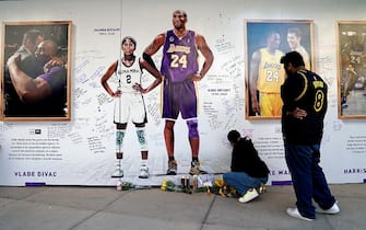 SACRAMENTO, CALIFORNIA - FEBRUARY 01: Fans honor Kobe Bryant and his daughter Gianna Bryant at an art installation wall in remembrance of Kobe and Gianna in the plaza across from Golden 1 Center prior to the Los Angeles Lakers Sacramento Kings basket ball game at Golden 1 Center on February 01, 2020 in Sacramento, California. NOTE TO USER: User expressly acknowledges and agrees that, by downloading and or using this photograph, User is consenting to the terms and conditions of the Getty Images License Agreement. (Photo by Thearon W. Henderson/Getty Images)