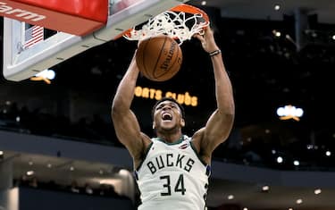 MILWAUKEE, WISCONSIN - FEBRUARY 02: Giannis Antetokounmpo #34 of the Milwaukee Bucks dunks the ball in the third quarter against the Phoenix Suns at the Fiserv Forum on February 02, 2020 in Milwaukee, Wisconsin. NOTE TO USER: User expressly acknowledges and agrees that, by downloading and or using this photograph, User is consenting to the terms and conditions of the Getty Images License Agreement. (Photo by Dylan Buell/Getty Images)