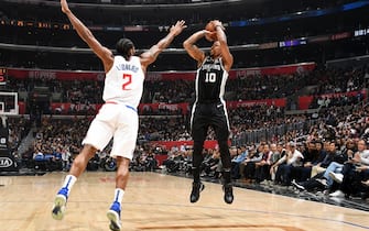 LOS ANGELES, CA - FEBRUARY 3: DeMar DeRozan #10 of the San Antonio Spurs shoots the ball against the LA Clippers on February 3, 2020 at STAPLES Center in Los Angeles, California. NOTE TO USER: User expressly acknowledges and agrees that, by downloading and/or using this Photograph, user is consenting to the terms and conditions of the Getty Images License Agreement. Mandatory Copyright Notice: Copyright 2020 NBAE (Photo by Andrew D. Bernstein/NBAE via Getty Images)