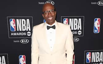 1158117593 SANTA MONICA, CALIFORNIA - JUNE 24: Kenny Smith poses in the press room during the 2019 NBA Awards presented by Kia on TNT at Barker Hangar on June 24, 2019 in Santa Monica, California. (Photo by Joe Scarnici/Getty Images for Turner Sports)