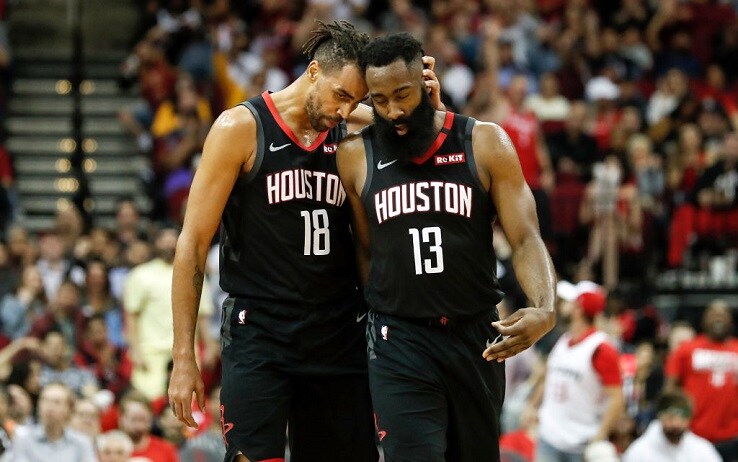 Thabo Sefolosha insieme a James Harden Thabo Sefolosha insieme a James Harden