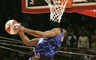 56890094 Houston, UNITED STATES: Andre Iguodala of the Philadelphia 76ers flies to the basket during the Rising Star Slam - Dunk contest 18 February 2006, part of the 2006 NBA All - Star Game at the Toyota Center in Houston, TX. AFP PHOTO/Robert SULLIVAN (Photo credit should read ROBERT SULLIVAN/AFP via Getty Images)