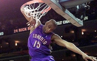 OAKLAND, CA - FEBRUARY 12:  Toronto Raptors player Vince Carter gets his arm tangled in the net during the NBA All-Star Slam Dunk contest 12 February, 2000 at the Arena in Oakland, California.  Carter won the competition with 3 perfect scores out of 5. This is the first time in three years that the slam dunk contest has been held. (ELECTRONIC IMAGE)  (Photo credit should read JOHN MABANGLO/AFP via Getty Images)
