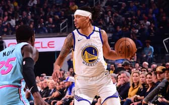 SAN FRANCISCO, CA - FEBRUARY 10: Damion Lee #1 of the Golden State Warriors handles the ball against the Miami Heat on February 10, 2020 at Chase Center in San Francisco, California. NOTE TO USER: User expressly acknowledges and agrees that, by downloading and or using this photograph, user is consenting to the terms and conditions of Getty Images License Agreement. Mandatory Copyright Notice: Copyright 2020 NBAE (Photo by Noah Graham/NBAE via Getty Images)