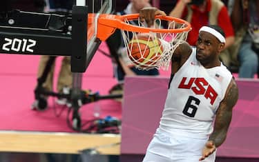 US forward LeBron James scores during the London 2012 Olympic Games men's gold medal basketball game between USA and Spain at the North Greenwich Arena in London on August 12, 2012.           AFP PHOTO / MARTIN BUREAU        (Photo credit should read MARTIN BUREAU/AFP/GettyImages)