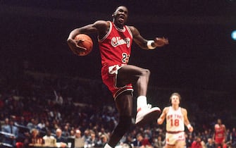 NEW YORK, NY - NOVEMBER 8: Michael Jordan #23 of the Chicago Bulls dunks the ball against the New York Knicks on November 8, 1984 at the Madison Square Garden, New York, New York. NOTE TO USER: User expressly acknowledges and agrees that, by downloading and or using this photograph, User is consenting to the terms and conditions of the Getty Images License Agreement. Mandatory Copyright Notice: Copyright 1984 NBAE (Photo by Ron Koch/NBAE via Getty Images)