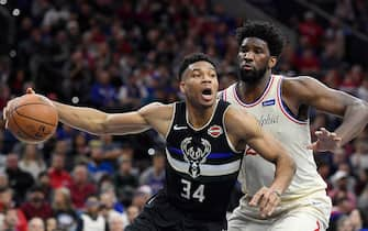 PHILADELPHIA, PENNSYLVANIA - DECEMBER 25: Giannis Antetokounmpo #34 of the Milwaukee Bucks looks to pass as Joel Embiid #21 of the Philadelphia 76ers defends during the first half of the game at Wells Fargo Center on December 25, 2019 in Philadelphia, Pennsylvania. NOTE TO USER: User expressly acknowledges and agrees that, by downloading and or using this photograph, User is consenting to the terms and conditions of the Getty Images License Agreement. (Photo by Sarah Stier/Getty Images)