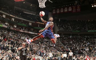 HOUSTON - FEBRUARY 18: Nate Robinson #4 of the New York Knicks attempts a dunk during the Sprite Rising Stars Slam Dunk Contest at the 2006 NBA All-Star Weekend February 18, 2006 at the Toyota Center in Houston, Texas. NOTE TO USER: User expressly acknowledges and agrees that, by downloading and or using this photograph, user is consenting to the terms and conditions of the Getty Images License Agreement. Mandatory Copyright Notice: Copyright 2006 NBAE (Photo by Nathaniel S. Butler/NBAE via Getty Images)