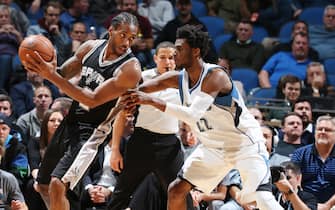 MINNEAPOLIS, MN - DECEMBER 6:  Kawhi Leonard #2 of the San Antonio Spurs handles the ball against Andrew Wiggins #22 of the Minnesota Timberwolves during a game on December 6, 2016 at the Target Center in Minneapolis, Minnesota. NOTE TO USER: User expressly acknowledges and agrees that, by downloading and/or using this photograph, user is consenting to the terms and conditions of the Getty Images License Agreement. Mandatory Copyright Notice: Copyright 2016 NBAE (Photo by David Sherman/NBAE via Getty Images)