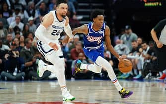 SACRAMENTO, CALIFORNIA - FEBRUARY 20: De'Aaron Fox #5 of the Sacramento Kings runs up the court against Dillon Brooks #24 of the Memphis Grizzlies during a fast break in the second half at Golden 1 Center on February 20, 2020 in Sacramento, California. NOTE TO USER: User expressly acknowledges and agrees that, by downloading and/or using this photograph, user is consenting to the terms and conditions of the Getty Images License Agreement. (Photo by Daniel Shirey/Getty Images)