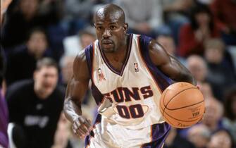 5 Jan 2002:  Guard Tony Delk #00 of the Phoenix Suns dribbles the ball during the NBA game against the Sacramento Kings at America West Arena in Phoenix, Arizona.  The Kings defeated the Suns 118-112.  NOTE TO USER: User expressly acknowledges and agrees that, by downloading and/or using this Photograph, User is consenting to the terms and conditions of the Getty Images License Agreement. Mandatory copyright notice: Copyright 2002 NBAE Mandatory Credit: Barry Gossage /NBAE/Getty Images