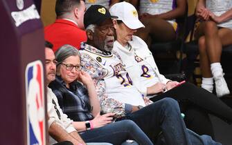 LOS ANGELES, CALIFORNIA - FEBRUARY 23: Celtics legend Bill Russell wears a Kobe Bryant Jersey to a basketball game between the Los Angeles Lakers and the Boston Celtics at Staples Center on February 23, 2020 in Los Angeles, California. (Photo by Allen Berezovsky/Getty Images)