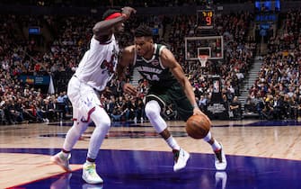 TORONTO, CANADA - FEBRUARY 25: Giannis Antetokounmpo #34 of the Milwaukee Bucks drives to the basket against the Toronto Raptors on February 25, 2020 at the Scotiabank Arena in Toronto, Ontario, Canada.  NOTE TO USER: User expressly acknowledges and agrees that, by downloading and or using this Photograph, user is consenting to the terms and conditions of the Getty Images License Agreement.  Mandatory Copyright Notice: Copyright 2020 NBAE (Photo by Mark Blinch/NBAE via Getty Images)