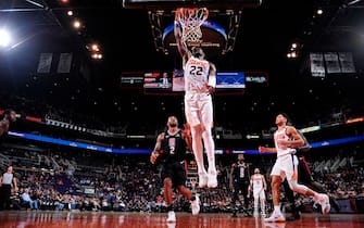 PHOENIX, AZ - FEBRUARY 26: Deandre Ayton #22 of the Phoenix Suns shoots the ball against the LA Clippers on February 26, 2020 at Talking Stick Resort Arena in Phoenix, Arizona. NOTE TO USER: User expressly acknowledges and agrees that, by downloading and or using this photograph, user is consenting to the terms and conditions of the Getty Images License Agreement. Mandatory Copyright Notice: Copyright 2020 NBAE (Photo by Barry Gossage/NBAE via Getty Images)