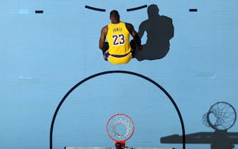 MEMPHIS, TN - FEBRUARY 29: LeBron James #23 of the Los Angeles Lakers gets ready for the game against the Memphis Grizzlies on February 29, 2020 at FedExForum in Memphis, Tennessee. NOTE TO USER: User expressly acknowledges and agrees that, by downloading and or using this photograph, User is consenting to the terms and conditions of the Getty Images License Agreement. Mandatory Copyright Notice: Copyright 2020 NBAE (Photo by Joe Murphy/NBAE via Getty Images)
