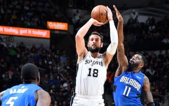 SAN ANTONIO, TX - FEBRUARY 29:  Marco Belinelli #18 of the San Antonio Spurs shoots the ball against the Orlando Magic on February 29, 2020 at the AT&T Center in San Antonio, Texas. NOTE TO USER: User expressly acknowledges and agrees that, by downloading and or using this photograph, user is consenting to the terms and conditions of the Getty Images License Agreement. Mandatory Copyright Notice: Copyright 2020 NBAE (Photos by Logan Riely/NBAE via Getty Images)