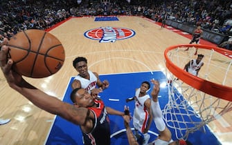 667023196 AUBURN HILLS, MI - APRIL 10: Bradley Beal #3 of the Washington Wizards dunks against the Detroit Pistons on April 10, 2017 at The Palace of Auburn Hills in Auburn Hills, Michigan. NOTE TO USER: User expressly acknowledges and agrees that, by downloading and/or using this photograph, User is consenting to the terms and conditions of the Getty Images License Agreement. Mandatory Copyright Notice: Copyright 2017 NBAE (Photo by Chris Schwegler/NBAE via Getty Images)
