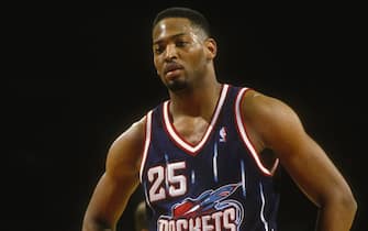 LANDOVER, MD - JANUARY 25:  Robert Horry #25 of the Houston Rockets during a NBA basketball game against the Washington Bullets at the U.S.Air Arena on January 15, 1996 in Landover, Maryland.  (Photo by Mitchell Layton/Getty Images)