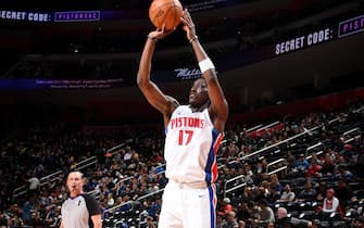 DETROIT, MI - FEBRUARY 10: Tony Snell #17 of the Detroit Pistons shoots the ball against the Charlotte Hornets on February 10, 2020 at Little Caesars Arena in Detroit, Michigan. NOTE TO USER: User expressly acknowledges and agrees that, by downloading and/or using this photograph, User is consenting to the terms and conditions of the Getty Images License Agreement. Mandatory Copyright Notice: Copyright 2020 NBAE (Photo by Chris Schwegler/NBAE via Getty Images)