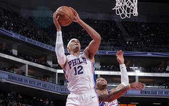 SACRAMENTO, CA - MARCH 5: Tobias Harris #12 of the Philadelphia 76ers shoots the ball against the Sacramento Kings on March 5, 2020 at Golden 1 Center in Sacramento, California. NOTE TO USER: User expressly acknowledges and agrees that, by downloading and or using this Photograph, user is consenting to the terms and conditions of the Getty Images License Agreement. Mandatory Copyright Notice: Copyright 2020 NBAE (Photo by Rocky Widner/NBAE via Getty Images)
