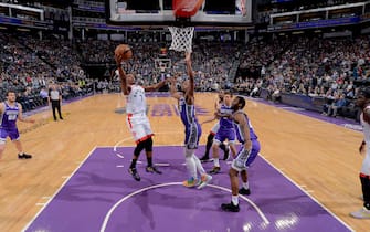 1206126732 SACRAMENTO, CA - MARCH 8: Kyle Lowry #7 of the Toronto Raptors drives to the basket during a game against the Sacramento Kings on March 8, 2020 at Golden 1 Center in Sacramento, California. NOTE TO USER: User expressly acknowledges and agrees that, by downloading and or using this Photograph, user is consenting to the terms and conditions of the Getty Images License Agreement. Mandatory Copyright Notice: Copyright 2020 NBAE (Photo by Rocky Widner/NBAE via Getty Images)