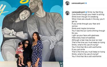 Vanessa visita il murales per Kobe e Gigi. FOTO