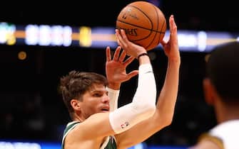 1206313112 DENVER, CO - MARCH 09: Kyle Korver #26 of the Milwaukee Bucks shoots against Jamal Murray #27 of the Denver Nuggets at Pepsi Center on March 9, 2020 in Denver, Colorado. NOTE TO USER: User expressly acknowledges and agrees that, by downloading and/or using this photograph, user is consenting to the terms and conditions of the Getty Images License Agreement (Photo by Jamie Schwaberow/Getty Images)
