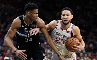 PHILADELPHIA, PENNSYLVANIA - DECEMBER 25: Ben Simmons #25 of the Philadelphia 76ers dribbles the ball as Giannis Antetokounmpo #34 of the Milwaukee Bucks defends during the second half of the game at Wells Fargo Center on December 25, 2019 in Philadelphia, Pennsylvania. NOTE TO USER: User expressly acknowledges and agrees that, by downloading and or using this photograph, User is consenting to the terms and conditions of the Getty Images License Agreement. (Photo by Sarah Stier/Getty Images)